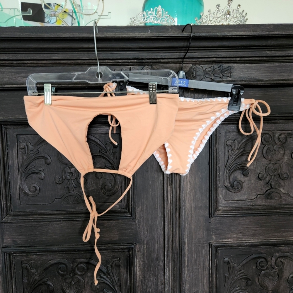 Dippin Daisy's bikini size Medium top large bottom